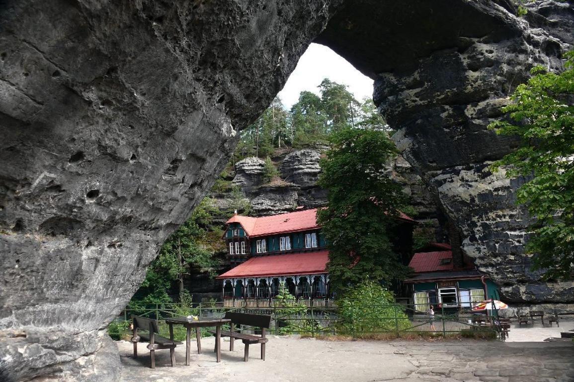 Pension-Restaurace Lugano Hřensko Kültér fotó